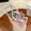 Capa de telefone magnética transparente com flores azuis frescas e folhas verdes para iPhone 16/15 Pro, capa protetora simples, capas Apple no atacado