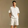 Conjunto de Top de Manga Curta e Shorts em Liocel Estilo Retro Old Money para Homens Roupa de Verão Conjunto Completo Camisa Polo Fresca e Respirável