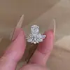 Anillo de Plata de Ley con Moissanita Brillante Exquisita Corona Gota de Agua para Mujer, Diseño de Lujo Ligero con Sentido de Elegancia y Temperamento Refinado, Anillo para el Dedo Índice