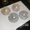 Tesoro en la palma de tu mano: Pendientes de Botón Redondos de Perla con Piedras Preciosas Deslumbrantes, Pendientes de Lujo de Gama Alta para la Dama Rica, Lujo Ligero con un Sentido de Sofisticación