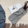Calcetines para Mujer Otoño e Invierno Nuevos Corea del Sur Ins Color Sólido Raya Vertical Versátil Calcetines de Tubo Medio Calcetines para Mujer Calcetines Negros y Blancos Grises Sakagiya