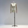 Loja de roupas estilo coreano Adereços de modelo de ombro plano Suporte de exibição de janela feminina Clavícula de corpo inteiro Ombro de ângulo reto Suporte de modelo de boneca