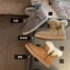 Botas de Neve 2025 Novas Botas Curtas Femininas de Inverno em Pele de Cabra com Pelo Fivela de Chifre Integrada Sapatos de Algodão Sola Grossa Antiderrapante Quente
