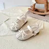 Zapatos de piel dulces y lindos para niña estilo Chanel, nuevo modelo primavera y otoño 2026, con lazo, zapatos de vestir de un solo color a la moda y tendencia, estilo princesa de Instagram