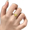 Anillo Fresco Verde Esmeralda para Mujer 2025 Nueva Moda Joyería de Lujo Accesible para Mujeres Anillo Exquisito de Dedo Índice Japonés y Coreano de Gama Alta