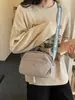 Bolso cruzado ligero de nailon para mujer con cremallera, bolso pequeño multicapa simple, bolso de hombro casual para el día a día