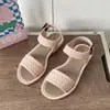 Sandalias y pantuflas para mujer, verano, nuevo estilo romano, planas para exterior, antideslizantes, para vacaciones, playa, hebilla, moda, combinan con todo