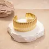 Pulseras Metálicas con Estampado de Patrones Transfronterizos Europeas y Americanas, Pulseras de Moda Personalizadas Exageradas, Pulseras de Lujo Ligero y Alta Gama para Mujeres al por Mayor