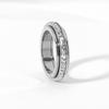 Anel popular simples de fileira única de diamantes giratório banhado a ouro rosa 18K, anel estrelado de aço titânio com zircônia para mulheres