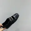 Sapatos Mary Jane baixos com sola macia e aumento de altura, novo estilo outono de 2026, fecho de fivela, sapatos de couro para o trabalho para mulheres