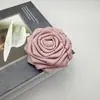 Novo Broche Floral para Mulheres com Toque de Luxo, Clipe de Broche Elegante, Pino Anti-Exposição, Broche de Rosa Estilo Francês