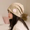 Bonito gorro posparto, adecuado para usar al dormir, diseñado para mujeres embarazadas con cabezas más grandes, proporciona protección contra el viento y tiene un diseño elegante y de alta calidad.