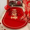 Tapete de casamento vermelho em formato oval para o quarto da noiva, quarto de casamento e cabeceira; tapete de cabeceira resistente à sujeira com o caractere "feliz" nele