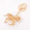 Tira de Rhinestone Rayada de Caballo Goteando Aceite Llavero Metálico Colgante para Llaves de Coche Mochila Aleación Animal del Zodiaco Caballo Venta al por Mayor