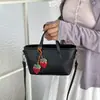Bolsa de balde versátil e estilosa para uso transfronteiriço, bolsa de ombro e transversal moderna para o dia a dia e para o trabalho, bolsa de mão de nicho minimalista e moderna
