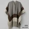 Nuevo chal de moda a rayas para otoño e invierno para mujer, bufanda tipo capa para la oficina, capa cálida con flecos