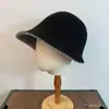 Sombrero de Pescador Suave de Lana de Oveja de Alta Calidad Estilo Japonés Elegante Largo Adelante Corto Atrás Sombrero Cubo Adelgazante para Mujer
