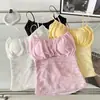 Nuevo diseño de camisola con copas para mujer, estilo puro y seductor de verano, top sin mangas de encaje ajustado fruncido
