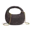 2025 Venda por Atacado de Fábrica Nova Moda Bolsa Fosca Tendência Outono e Inverno Bolsa Tecida à Mão Bolsa Transversal de Luxo Leve para Mulheres