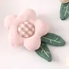 Lindo broche de tela a cuadros algodón flor de cinco pétalos colgante para bolsa diy combinación de colores flor pequeña accesorios para ropa al por mayor