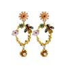 Vintage Palace Style Mori Estilo Metal Hollow-out Grinalda Brincos Oil Drop Flower Bee Brincos Brincos Elegantes Brincos Femininos