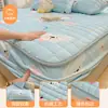 Falda de Cama Acolchada Estampada de Vellón de Leche Juego de Tres Piezas Cubierta Protectora de Colchón Más Terciopelo Cubierta de Esterilla Cálida de Invierno Antideslizante a Prueba de Suciedad