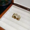 Anel Quadrado de Zircônia Banhado a Ouro Real Estilo Retrô Europeu Anel de Dedo Indicador Fashion para o Trabalho Leve Luxo Toque de Alta Qualidade Joia de Mão Feminina