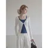 Top protector solar blanco fino semitransparente con cuello en V retorcido para mujer, otoño y verano, con diseño de abertura, top de moda