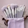 Novo Conjunto de Pincéis de Maquiagem Verde de 13 Peças para Todas as Estações com Cerdas Macias, Incluindo Pincel para Sombra, Pincel para Pó, Pincel para Blush, Pincel Corretivo e Ferramentas de Beleza