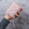 Billetera Nueva de Fábrica para Mujer Corta Simple Bordada Amor PU Billetera para Monedas Multi-Tarjeta Pequeña Billetera Billetera Bolsa para Tarjetas