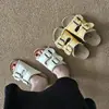 Fivela de Cinto Moda Casual Novo Estilo Chinelos Tipo Birkenstock para Uso ao Ar Livre 2026 Nova Primavera Chinelos Slip-On de Solado Grosso