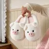 Novas pantufas fofas de pelúcia de algodão com tema de desenho animado para uso interno, proporcionando calor e resistência ao escorregamento, com cobertura no calcanhar, perfeitas para o outono e inverno