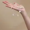 Elegante pulseira anel de borboleta, nova moda europeia e americana, pulseira aberta vazada versátil, acessório de design de nicho