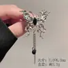 Broche de Cadena de Mariposa Oscura Elegante Europeo y Americano con Borla Pin Accesorios para Traje Suéter Nuevo Otoño e Invierno Alta Gama Mujer