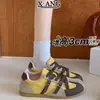 Versão em couro bovino color-blocking Estilo Ballet Sapatos de treino alemães Sapatos femininos Outono 2026 Novos sapatos esportivos casuais versáteis Sapatos Forrest Gump