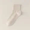 Meias Femininas 100% Algodão para Primavera e Outono, Comprimento Médio até a Panturrilha, Resistentes a Odores, Absorventes de Suor, Meias Esportivas de Algodão, Meias Curtas Femininas Seamless 100% Algodão Zhuji