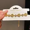 Pulsera de Flor Retro Electrochapada en Oro Real de 18K con Circonita, Moderna y Versátil, Elegante Pulsera con un Toque de Lujo Ligero y de Alta Gama para Mujeres