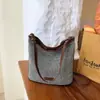 Bolsa de balde trançada estilo vintage transfronteiriça para mulheres, nova moda de verão 2026, bolsa de mão versátil, bolsa de ombro, bolsa transversal