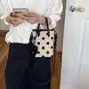 Bolso de teléfono de lunares moderno y elegante 2026 nuevo bolso de mano casual simple para el día a día bolso cruzado tipo cubo fresco y fresco