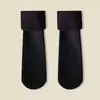 Venta al por mayor del fabricante Calcetines Engrosados para Mujer Blancos de Invierno Cálidos y Resistentes al Frío Sin Hinchazón Color Sólido Calcetines de Piso Calcetines de Nieve