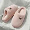 Pantuflas de felpa de algodón para uso doméstico, antideslizantes para interior, cálidas, de suela gruesa, bonitas pantuflas de pareja de dibujos animados, venta al por mayor de fábrica
