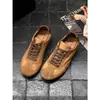 Zapatillas casuales versátiles para mujer de cuero de vaca de capa superior, moda otoño 2026, suela gruesa, que aumenta la altura