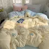 Juego de ropa de cama de Clase A de cuatro piezas, algodón puro lavado, nuevo diseño de dibujos animados 2025, sábana y funda de edredón, juego de tres piezas para dormitorio de estudiante 4