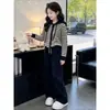 Moda Casual Estilo Coreano Estilo Perezoso Cardigan Rayado con Capucha de Manga Larga Pantalones Casuales Elegantes Conjunto de Dos Piezas para Niñas Primavera y Otoño