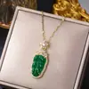 Cadena de clavícula de acero de titanio estilo retro nacional moda candado de paz de jade colgante de izaje todo partido temperamento accesorios de estilo chino de alta calidad