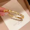 Pulseira com fecho redondo de zircônia banhada a ouro 18K real, design único, requintada e luxuosa, joia de alta qualidade