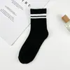 Calcetines de Colores Contrastantes en Blanco y Negro de Moda Calcetines Clásicos a Rayas Calcetines de Media Caña para Mujer Absorbentes de Sudor y Transpirables Calcetines de Estudiante con Letra R Cómodos