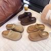 Sapatos de Plataforma Externa com Solado Grosso para Mulheres para Aumentar a Altura Outono 2025 Couro Fosco Casual Slip-On Estilo Coreano Chinelos Lazy Toe-Toe