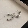 Brincos Únicos em Meio Círculo com Formato de C e Tachos de Prata para Mulheres, Brincos Minimalistas Tendência, Frescos e Chiques, Brincos de Tarraxa de Nicho e Distintos