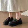 Mocassim slip-on de sola macia 2026 estilo universitário novo salto grosso mocassins femininos retrô primavera e outono estilo britânico sapatos pequenos de couro para mulheres
